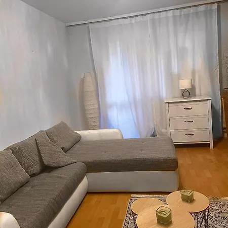 Apartment Lovely 1 Bedroom Close To Debrecen