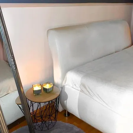 Lovely 1 Bedroom Close To Apartment